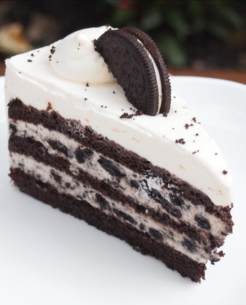 oreo cake slice savor the classic flavor of a traditional oreo cake slice at Mia's Bakery.